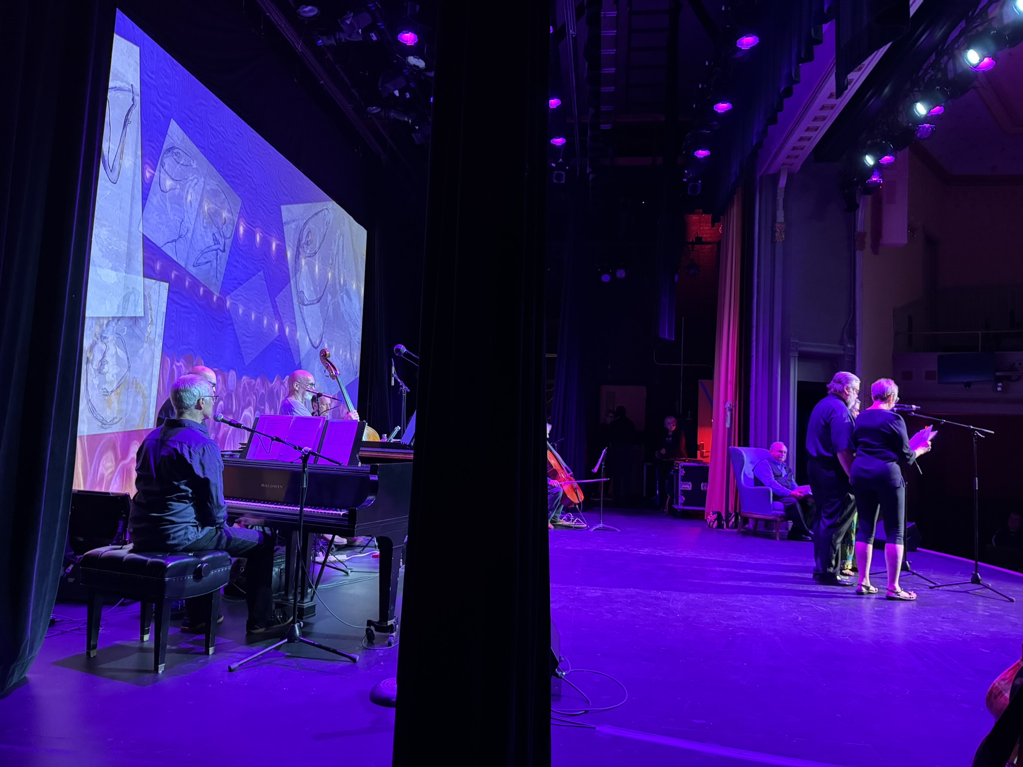 square notes stage image